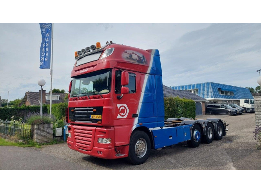 DAF XF 105.510 FAK 8x2 MANUAL GEARBOX 12 tyres!